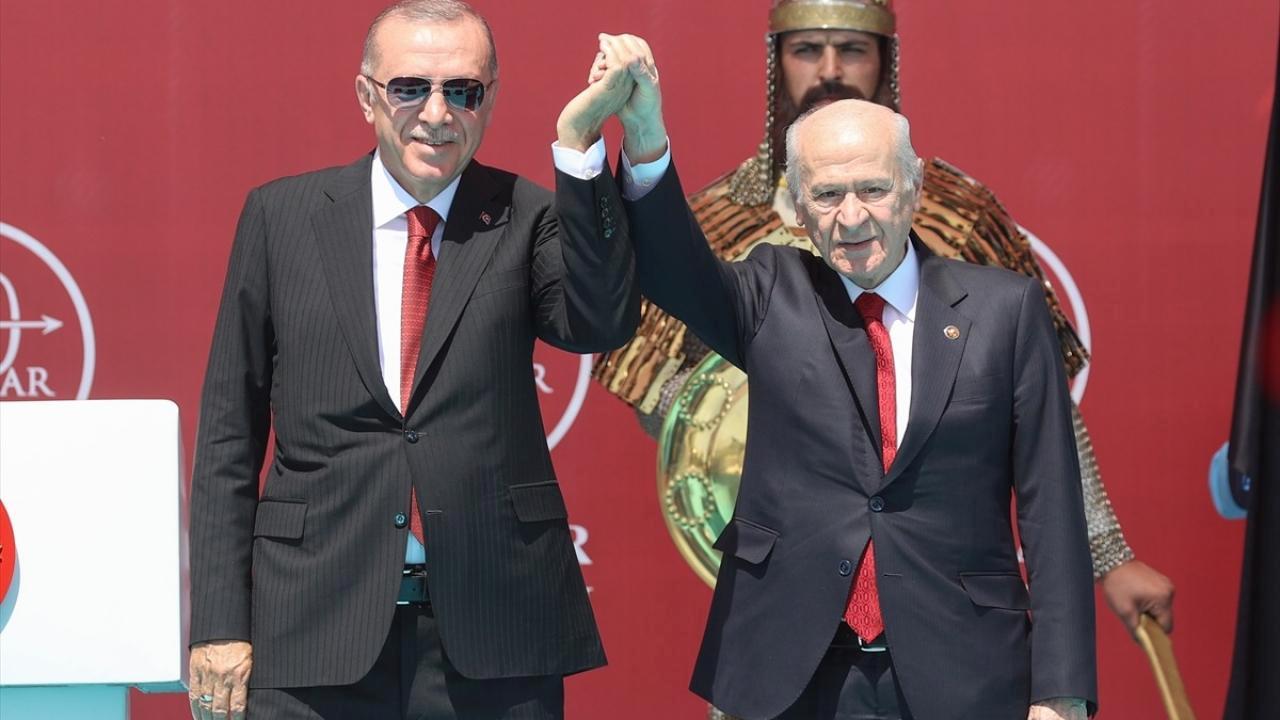 Devlet Bahçeli: Ayaklarını denk alsınlar!