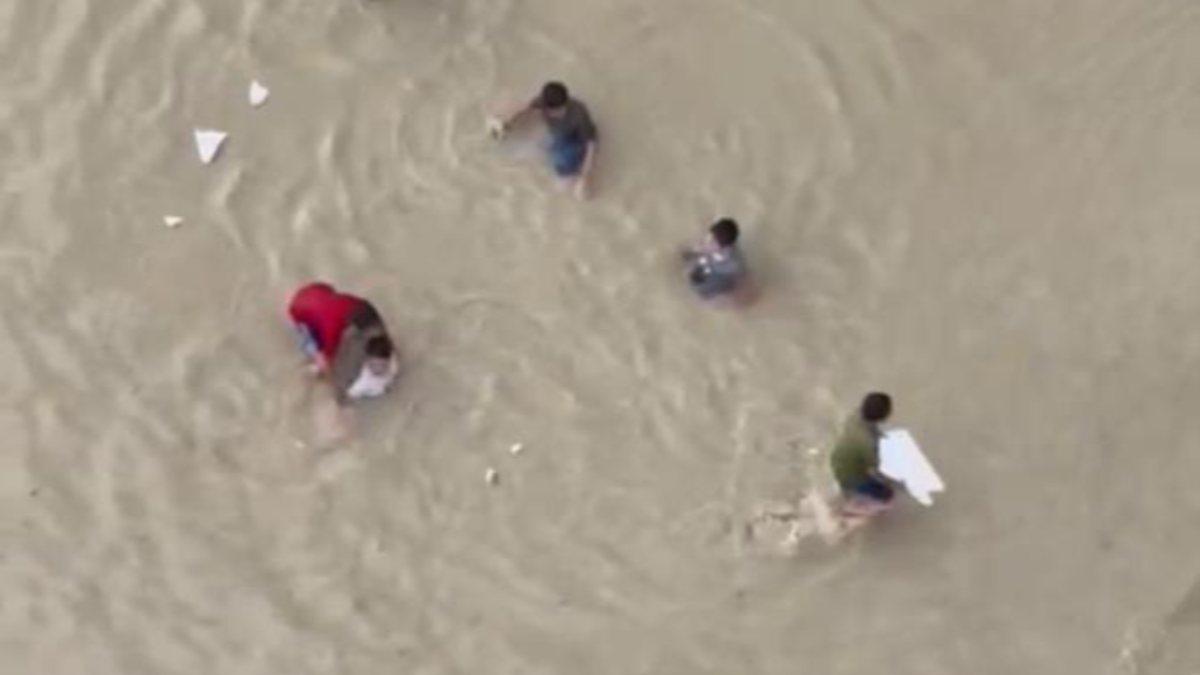 Tekirdağ’da çocuklar sel sularında yüzdü