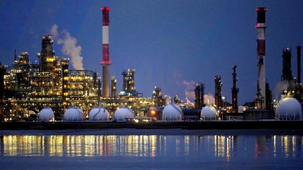 Tenkitlere direnemedi! Petrol devi Total kararı duyurdu