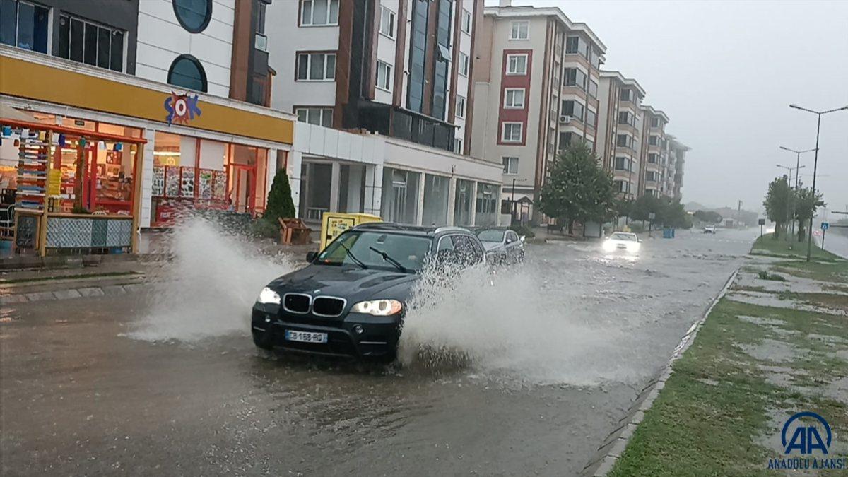 Trakya’da sağanak hayatı olumsuz etkiledi