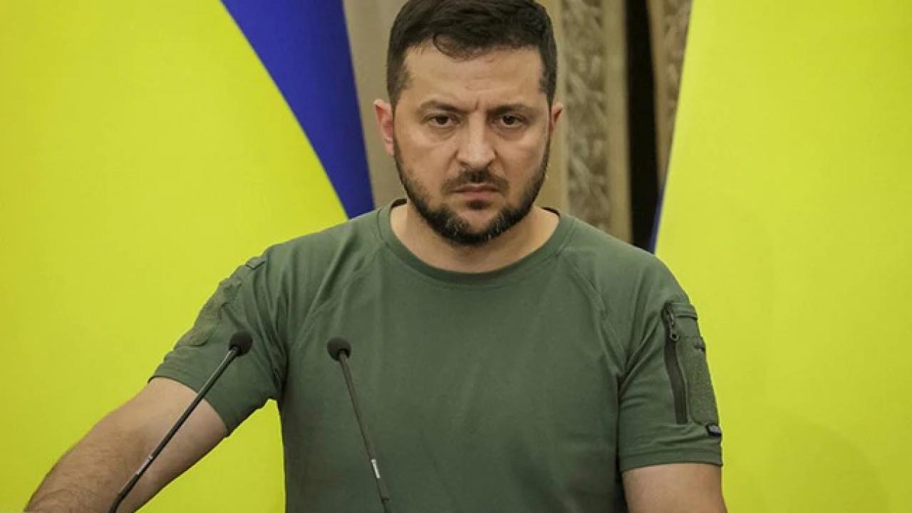 Zelenski, tercümana sonlanıp kendi cümlelerini çevirdi