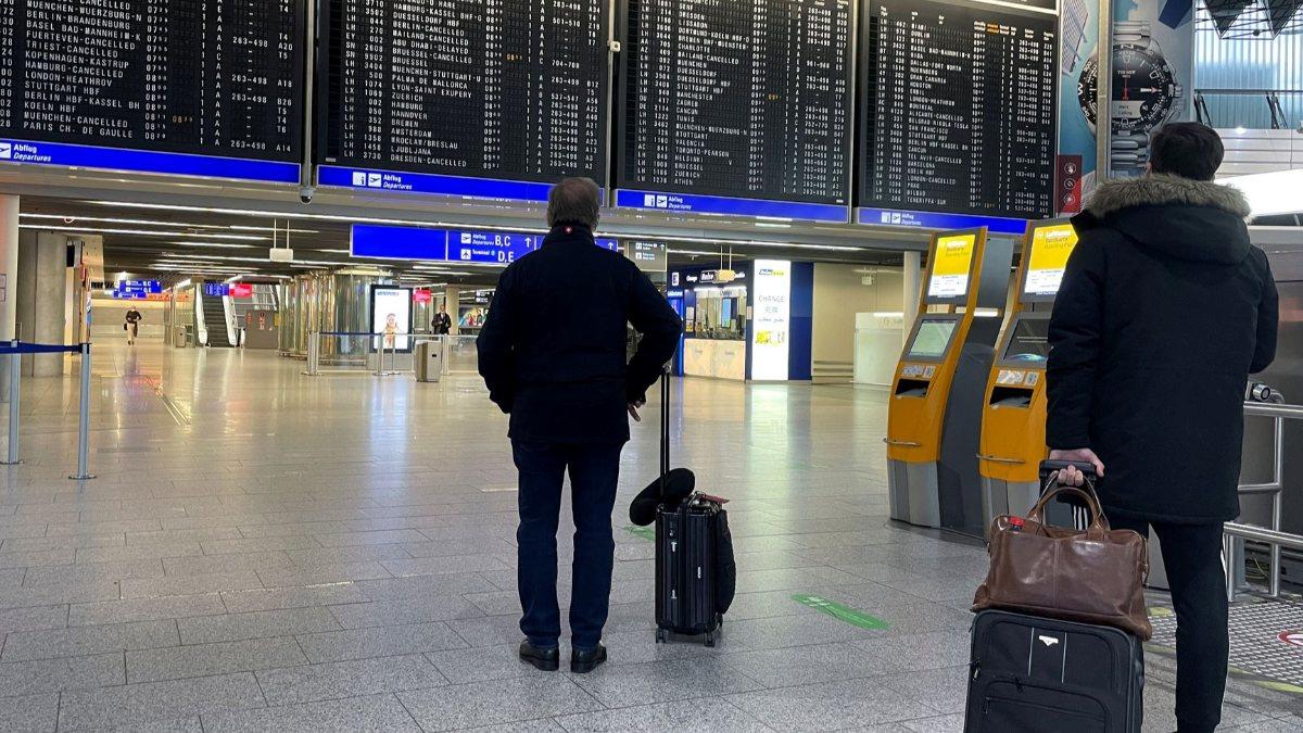 Almanya’da havalimanları, koronavirüs öncesindeki yolcu sayısına ulaşamadı