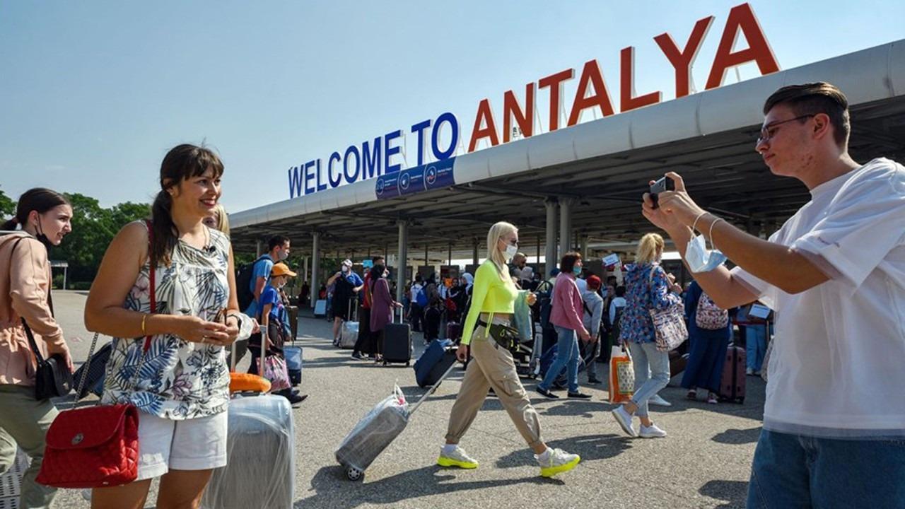 Antalya 3 ayda turist sayısını 4’e katladı