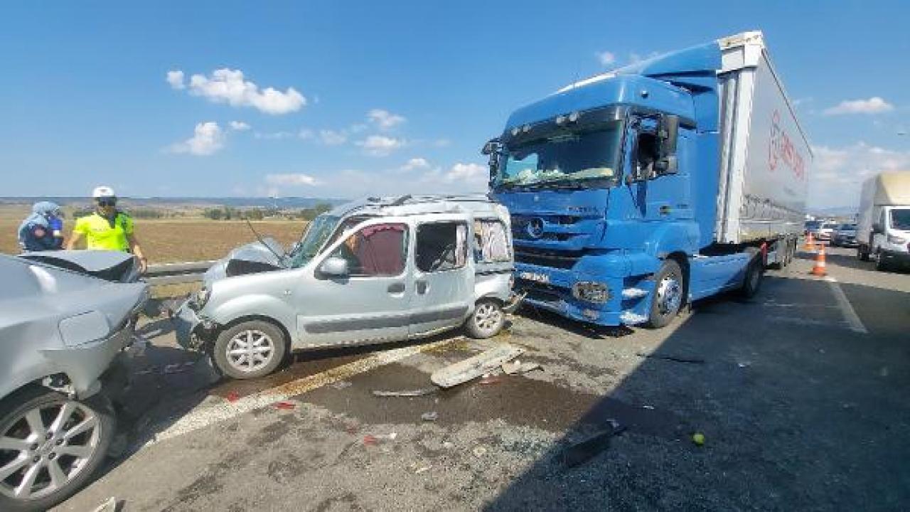 Bolu’da 6 aracın karıştığı zincirleme kaza: 8 yaralı