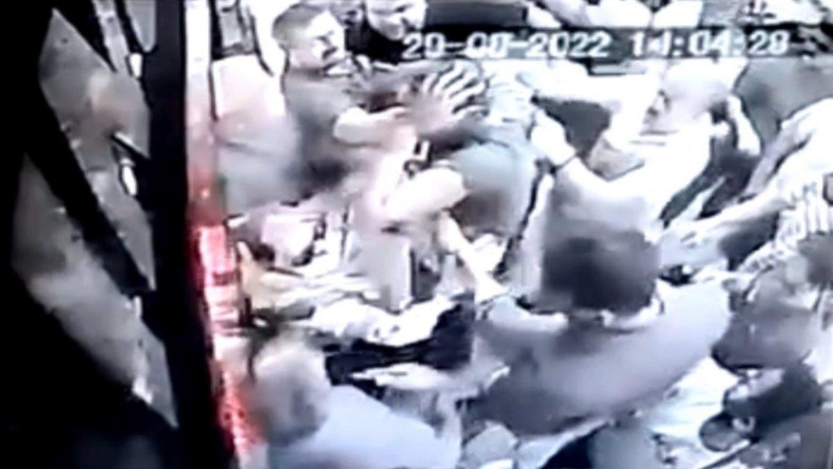 Kağıthane’de kuyumcuya giren gaspçıları, linçten polis kurtardı
