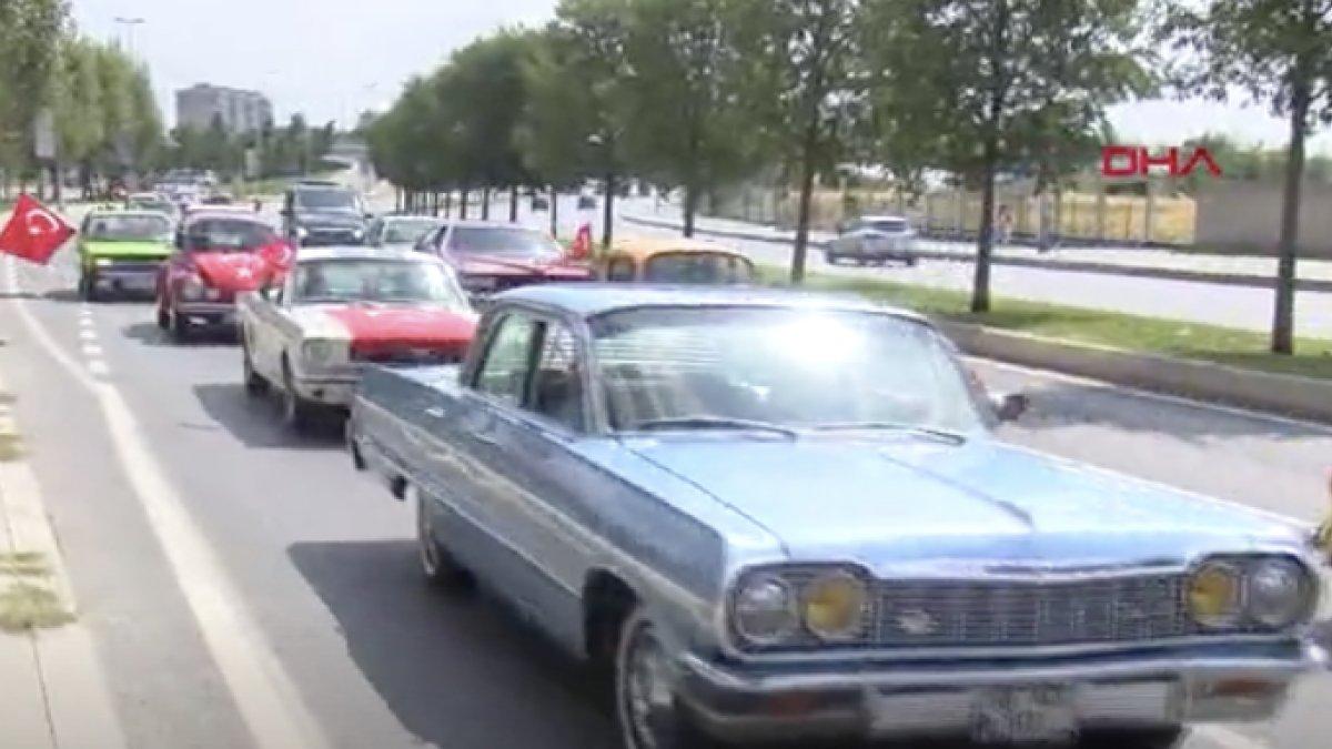 Kartal’da klasik otomobillerden 30 Ağustos konvoyu