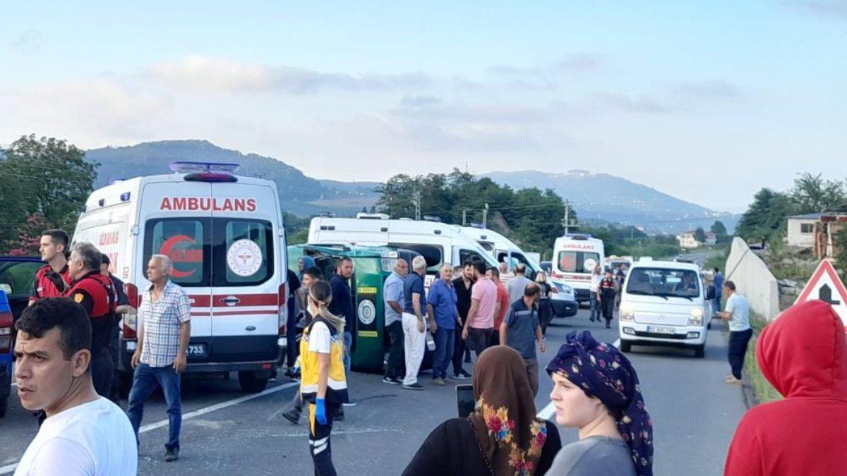 Ordu’da yolcu minibüsü kaza yaptı: 17 yaralı