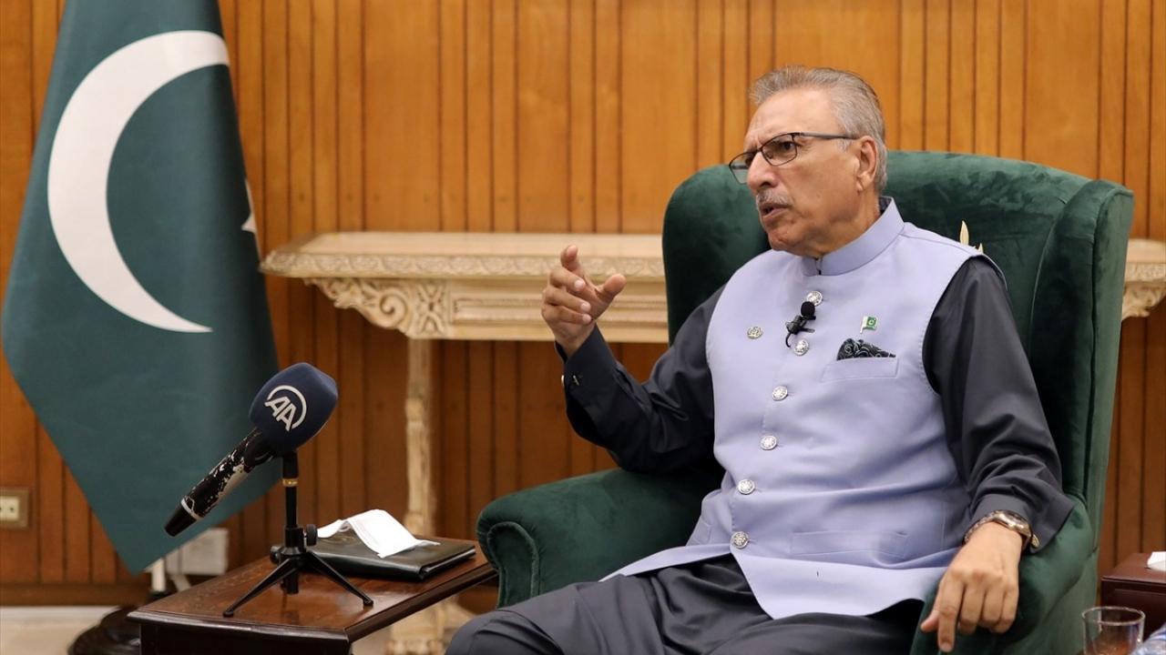 Pakistan Cumhurbaşkanı Alvi’den kritik Türkiye açıklaması!