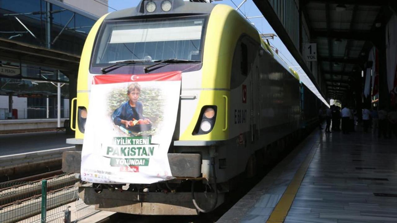 2’nci “İyilik Treni” Pakistan’a yola çıktı