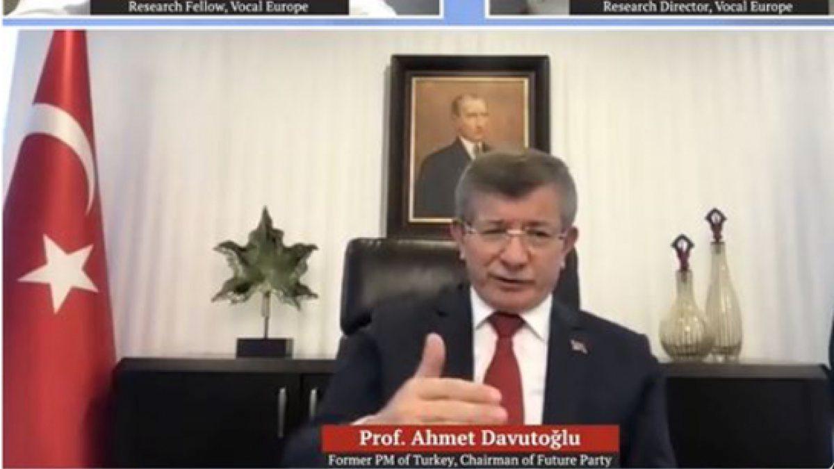 Ahmet Davutoğlu, FETÖ firarisinin yayınına katıldı