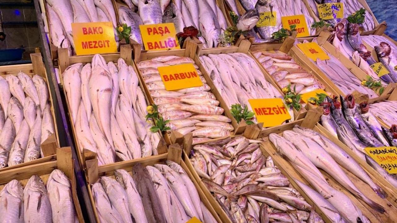 Balık tezgâhlarında mezgit yoğunluğu