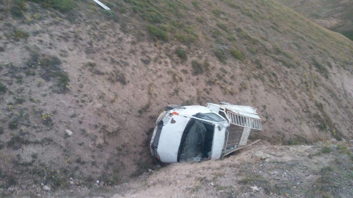 Bayburt’ta aracıyla 95 metreden uçuruma yuvarlandı: 1 meyyit