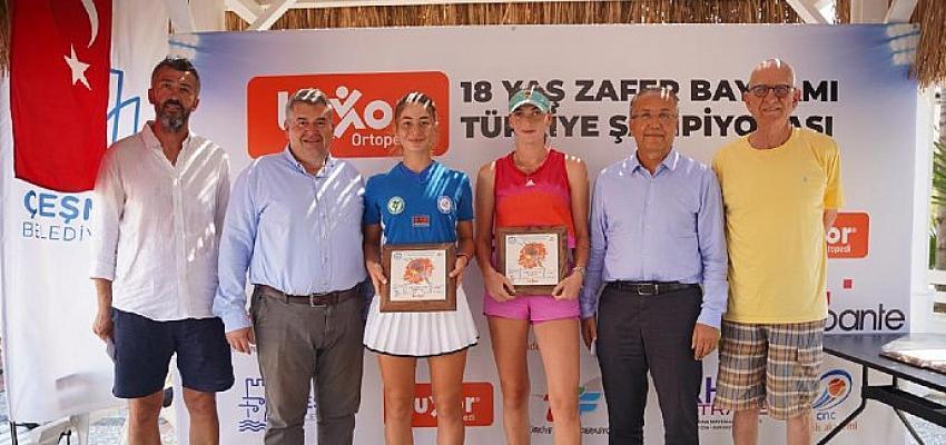 Çeşme Tenis Turnuvası’nda ödüller sahiplerini buldu