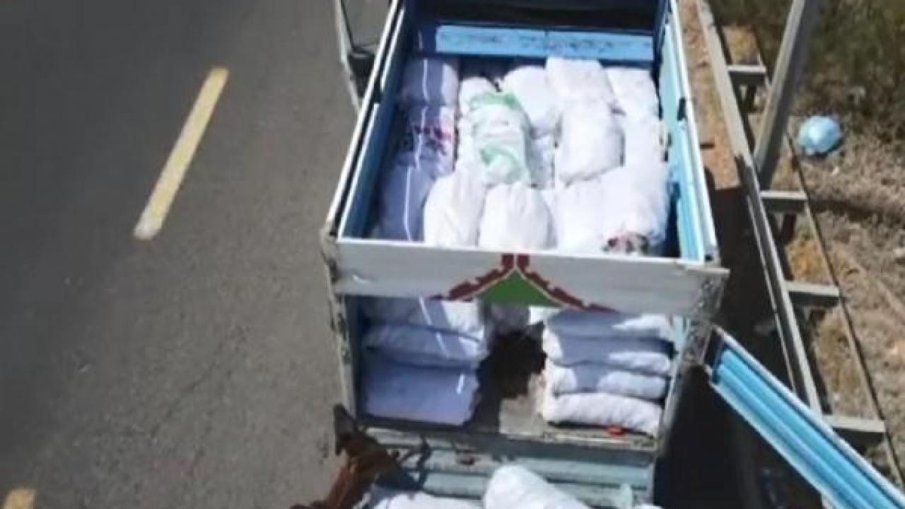 Dronla takip edilen kamyonette 222 kilo esrar ele geçirildi