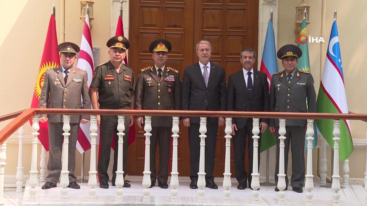 Hulusi Akar, dost ve kardeş ülkelerin savunma bakanları ile görüştü