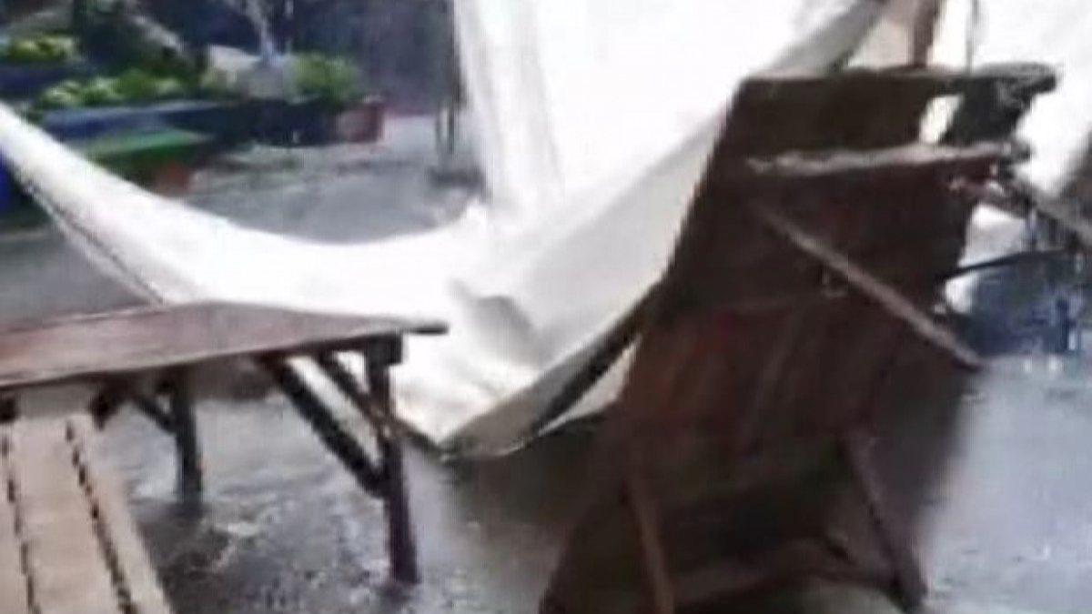 Küçükçekmece’de, yağmur yağınca pazarı su bastı