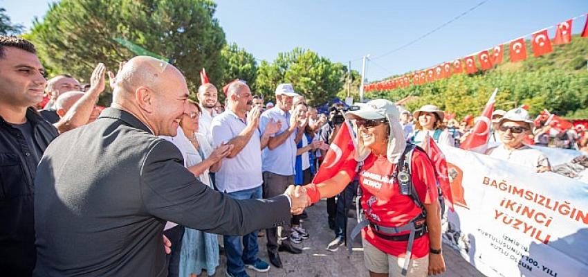 Zafer yolu kafilesi 100 yıl önceki gibi Kemalpaşa’da