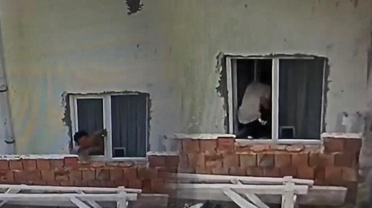 Arnavutköy’de pencere kilidini kırarak eve giren hırsız kamerada