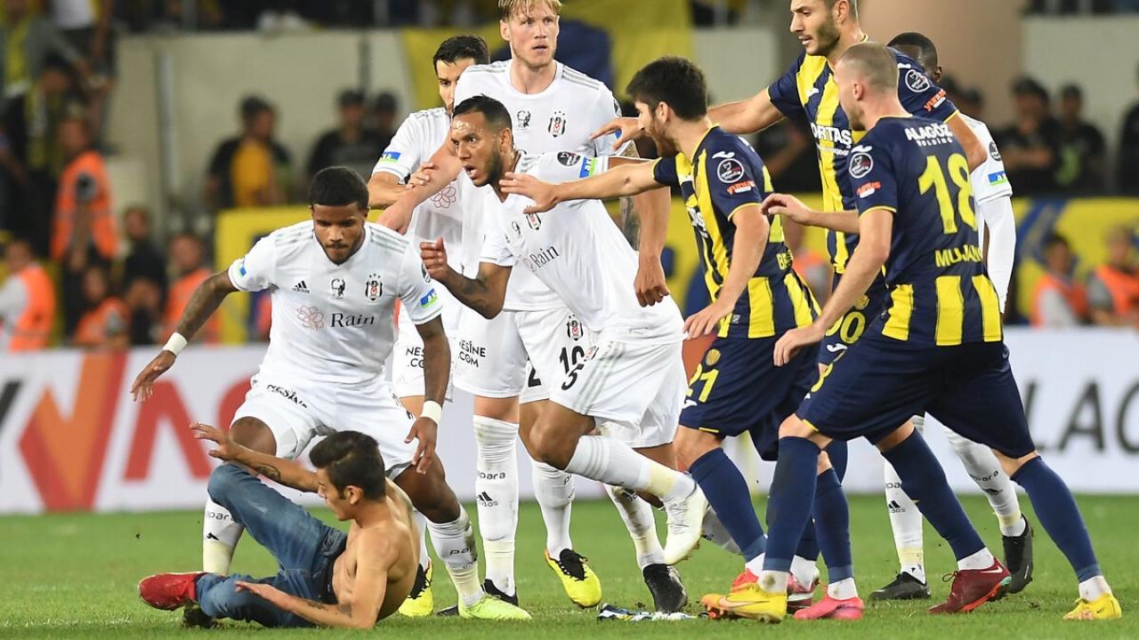 Beşiktaş’tan Josef için 3 farklı maçtan örnek