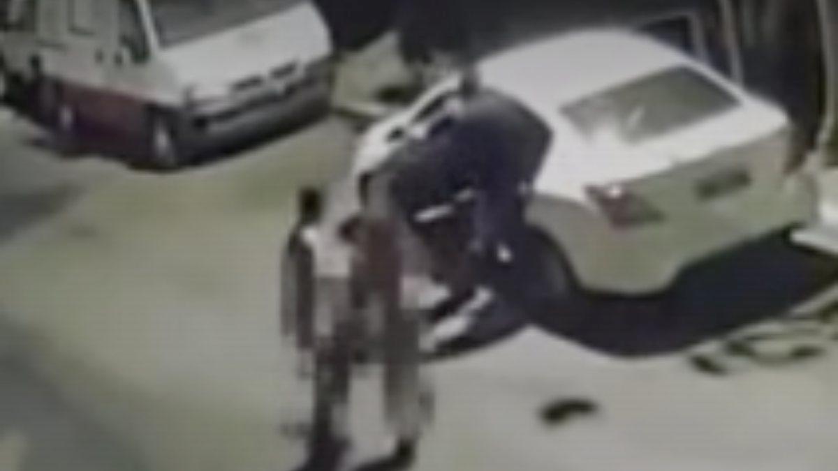 Brezilya’daki hırsızlar gözüne kestirdiği araçta bağa giren çifti yola attı