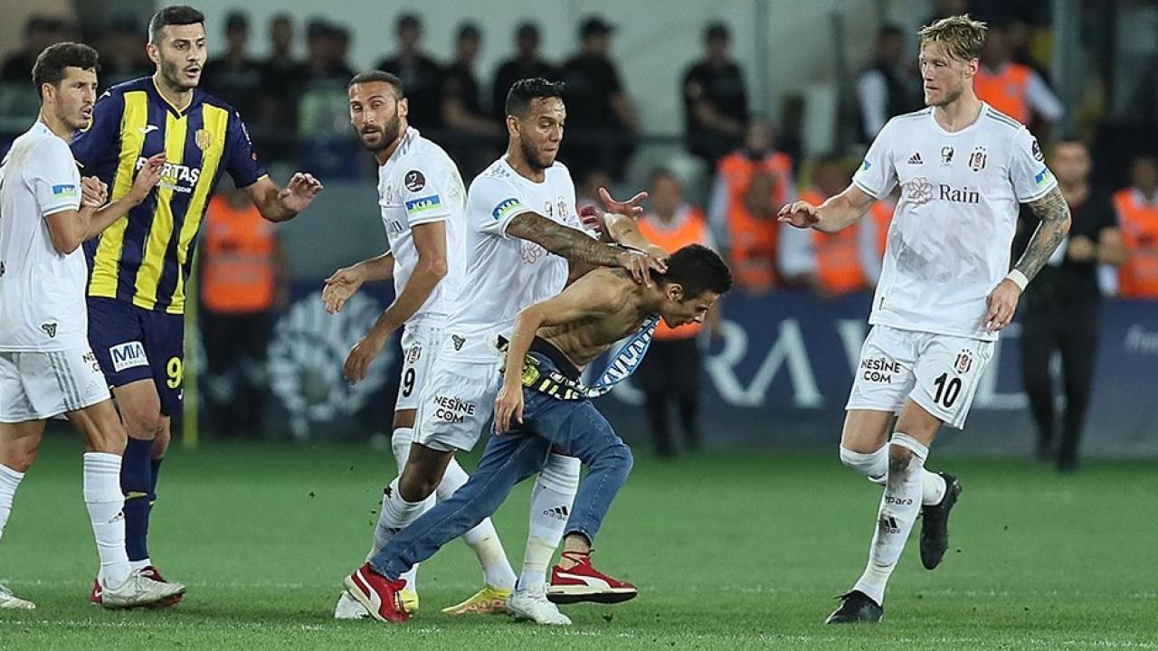 Eski hakem Deniz Çoban, Josef’in kırmızı kartını değerlendirdi