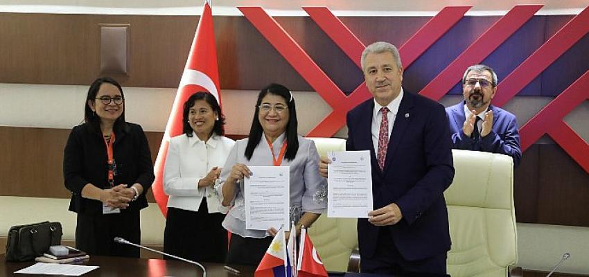 EÜ ile Filipinler’den 7 üniversite arasında akademik iş birliği protokolü imzalandı