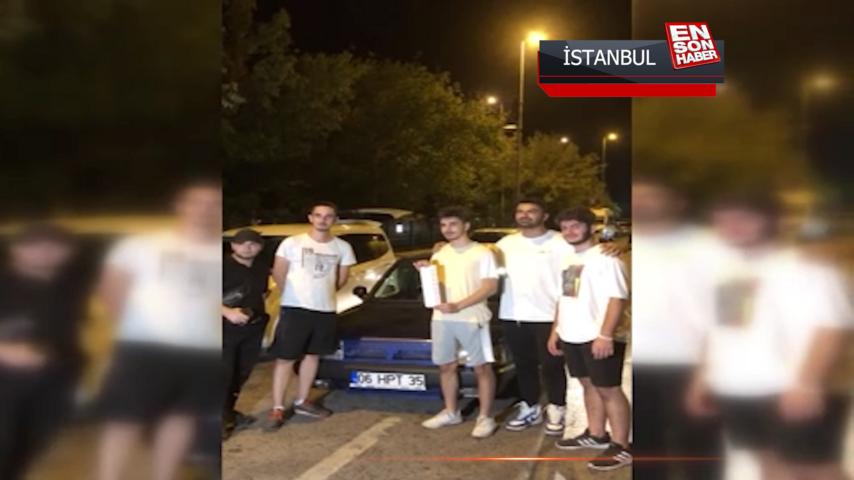 İstanbul’da trafik kontrolü: ceza yiyip araba önünde poz verdiler