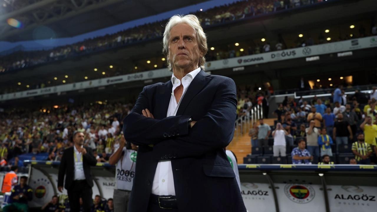 Jorge Jesus neşteri vurdu! 3 ayrılık birden
