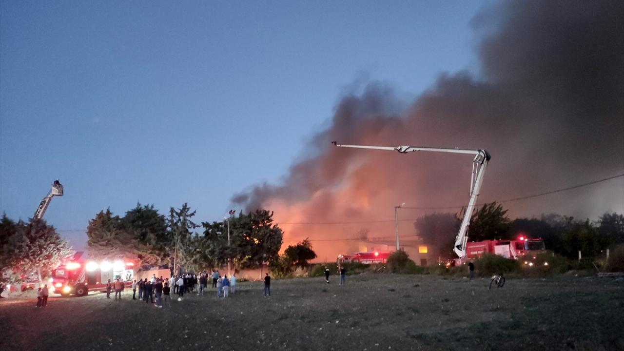 Silivri’de elektrikli ev aletleri fabrikasındaki yangın söndürüldü