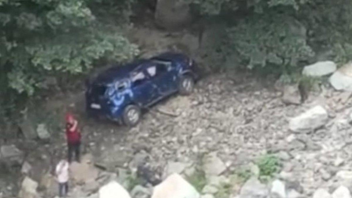 Trabzon’da şoför görüntüyü fotoğraflarken uçuruma yuvarlanan cipteki turist öldü