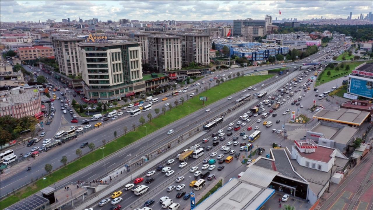 Uyum haftasının başlamasıyla İstanbul’da trafik yoğunluğu arttı