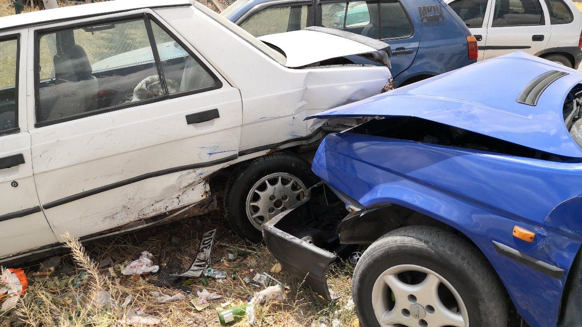 Aksaray’da aday şoför park halindeki araçlara çarptı