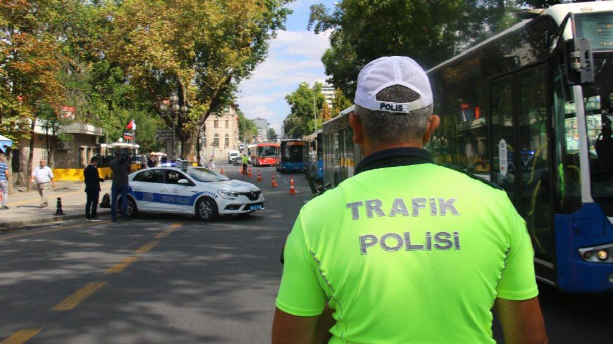 Ankara’da çakarlı araç kontrolü yapıldı