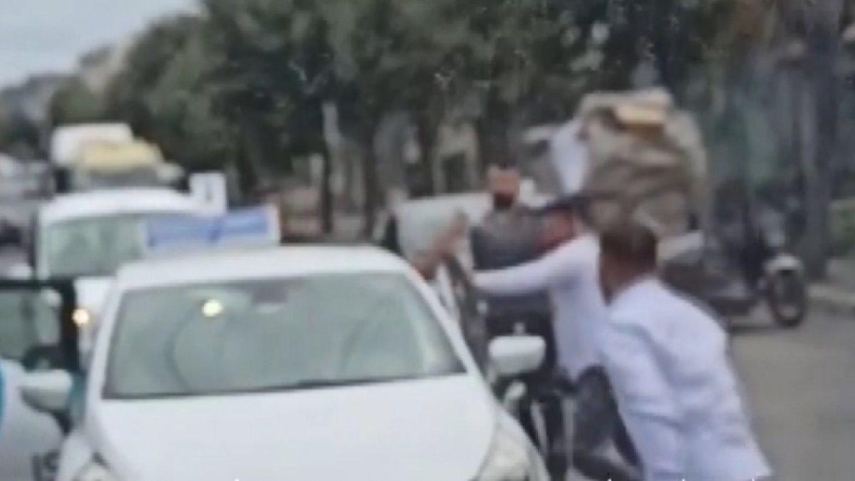 Avcılar’da şoför kursu eğitmeninin aracına saldırdılar