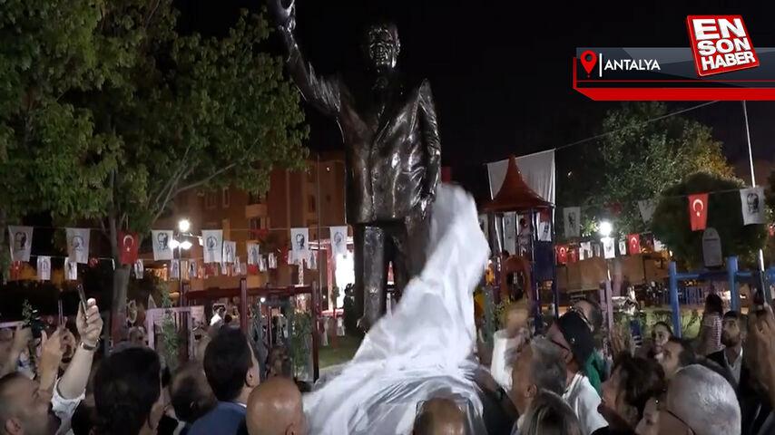 CHP’li Muratpaşa Belediyesi, Süleyman Demirel’in heykelini dikti
