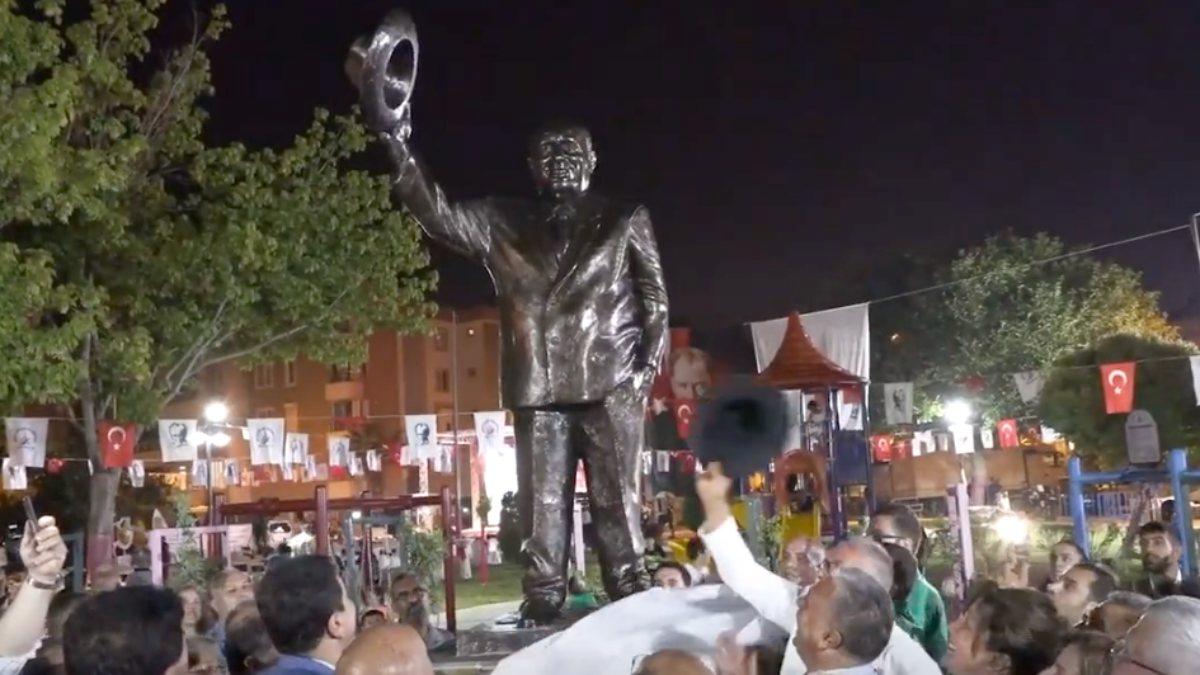 CHP’li Muratpaşa Belediyesi, Süleyman Demirel’in heykelini dikti