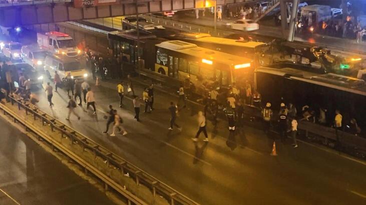 Metrobüs kazası sonrası dakikalarca yol yürüdüler