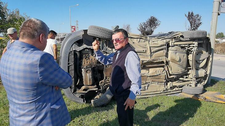 Refüje çarpan araç yan yattı! Sahibi, ehliyetsiz çalışanına kızdı