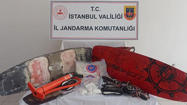 Sörf tahtasına gizlenmiş 4 kilogram kokain ele geçirildi