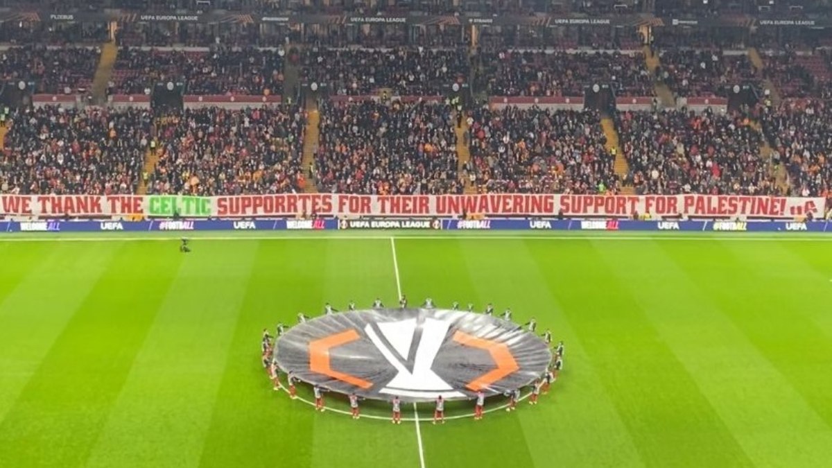 Celtic taraftar grubu, Galatasaray tribünündeki Filistin’e destek pankartlarını paylaştı