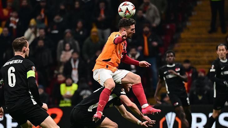 Galatasaray’da formsuz Mertens kulübeye!