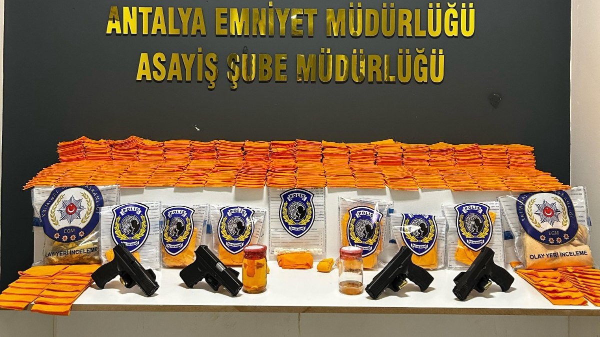 Antalya’da iş yerine kurşun yağdırdılar, polisten kaçamadılar