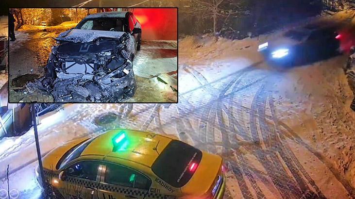 Beykoz’da buzlanan yolda kayan otomobil taksi ve 2 eve çarptı