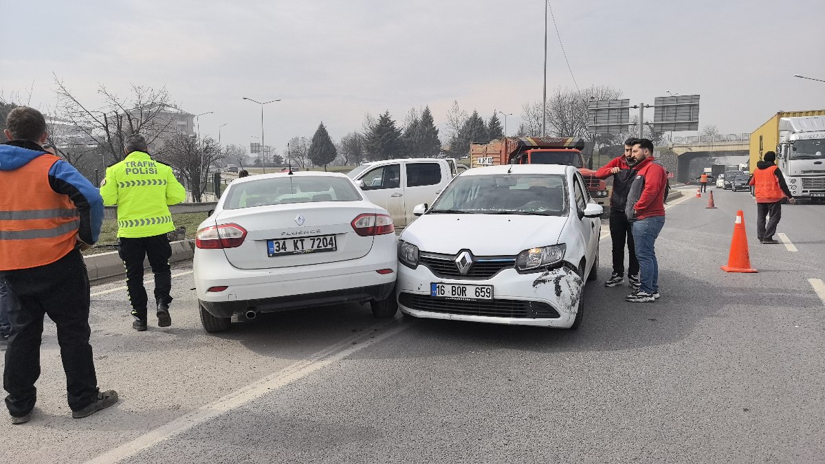 Bursa’da otomobiller çarpıştı