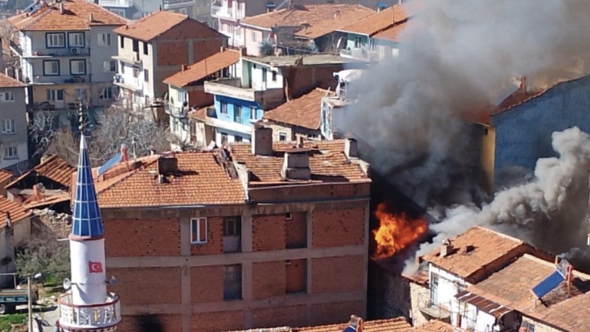 Denizli’de yaşlı kadının evi yangında kullanılamaz hale geldi