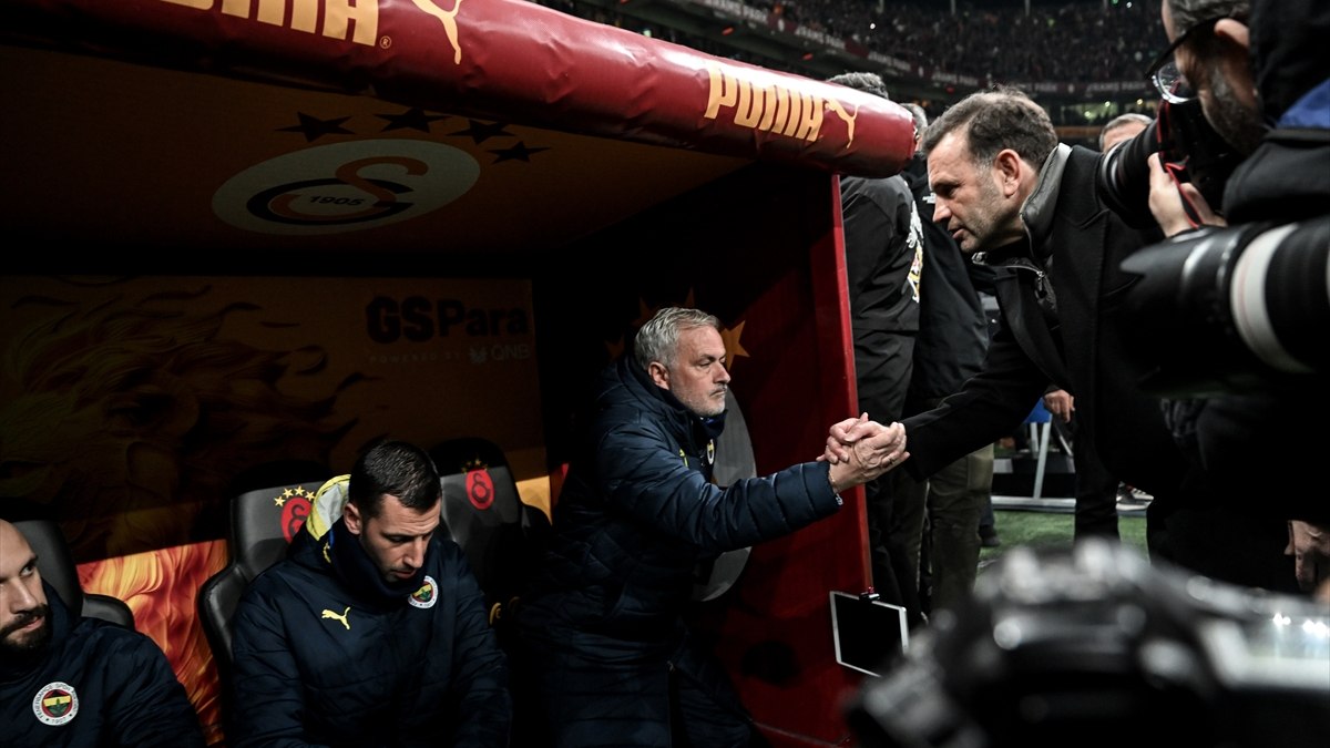 Derbi sonrası Jose Mourinho – Okan Buruk gerilimi!