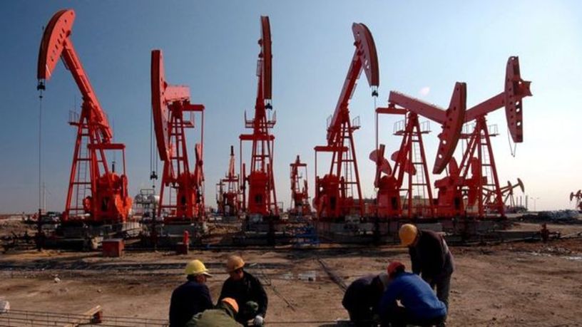 EIA, 2025 için petrol fiyatı tahminini aşağı yönlü revize etti
