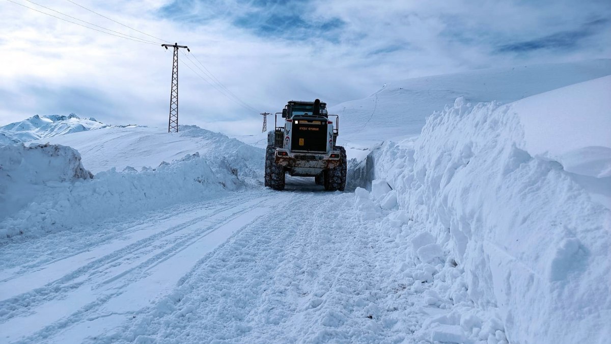 Hakkari’de 2 yerleşim yerine çığ uyarısı