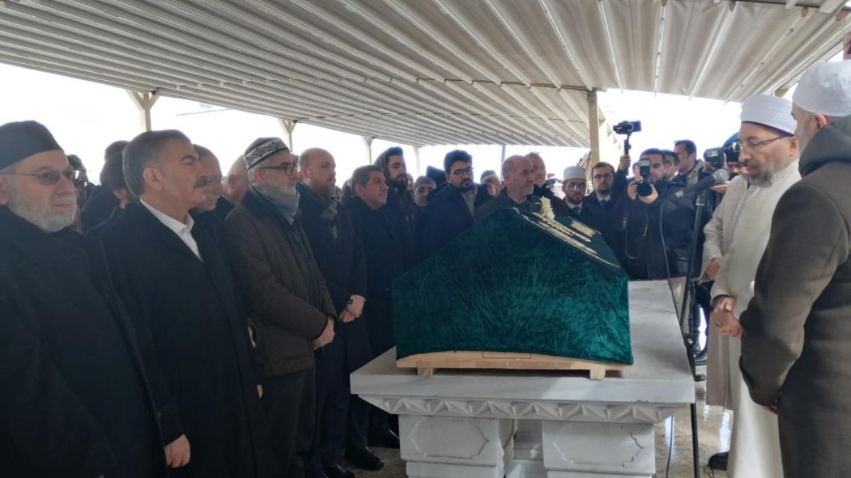 ‘Hattatların Reisi’ Hasan Çelebi son yolculuğuna uğurlandı