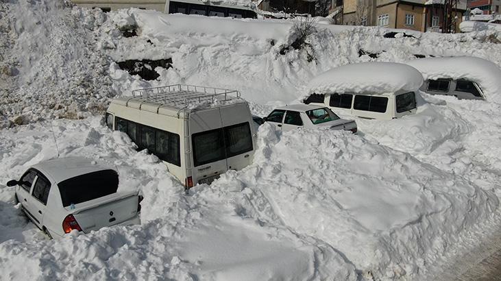 Karın yuttuğu ilçe! Yağış durdu, halk normal hayata dönmeye çalışıyor: Her sene bunu yaşıyoruz
